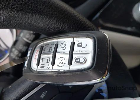 2021 Chrysler Voyager Lxi z USA, uszkodzony, nr VIN 2C4RC1DG0MR506659